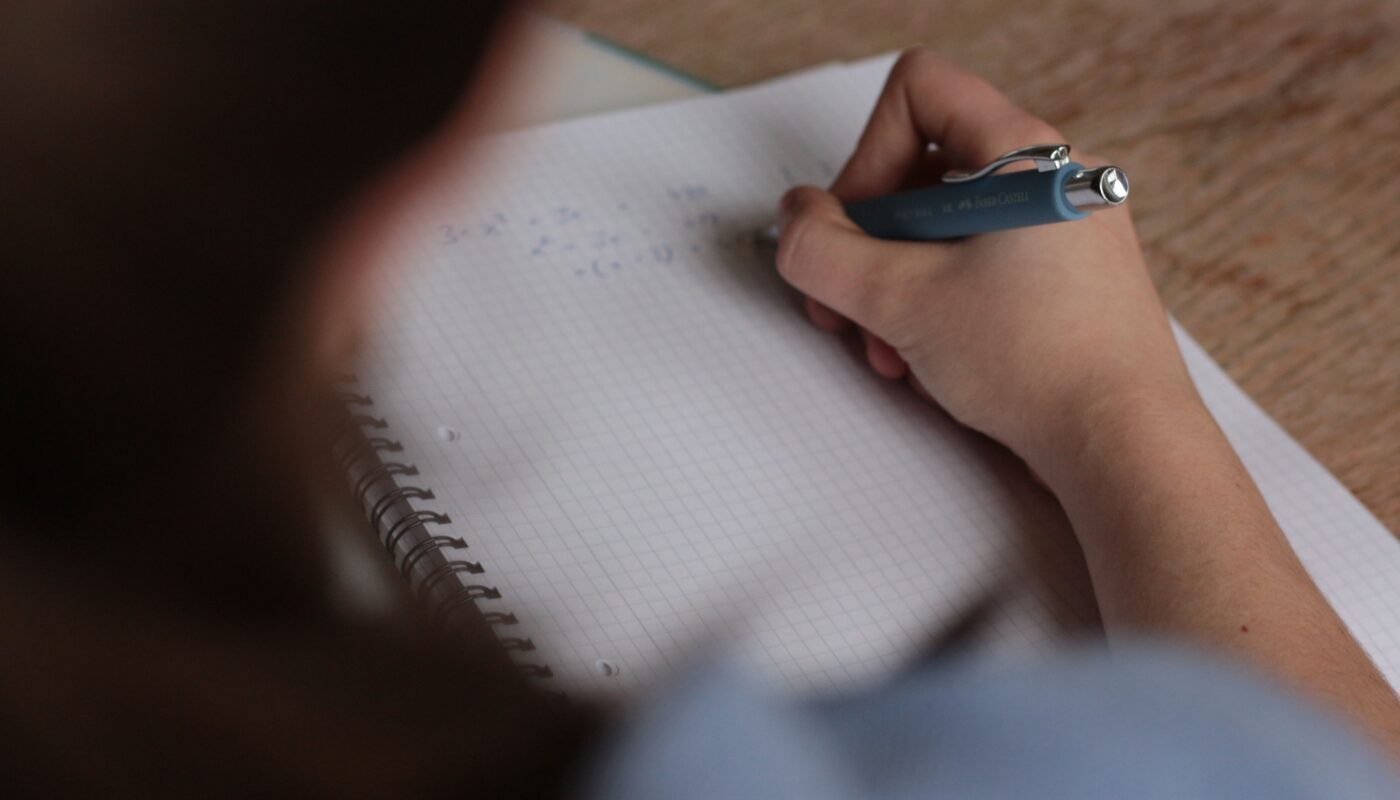 De kunst van schrijven met een vulpen: traditie, techniek en keuze